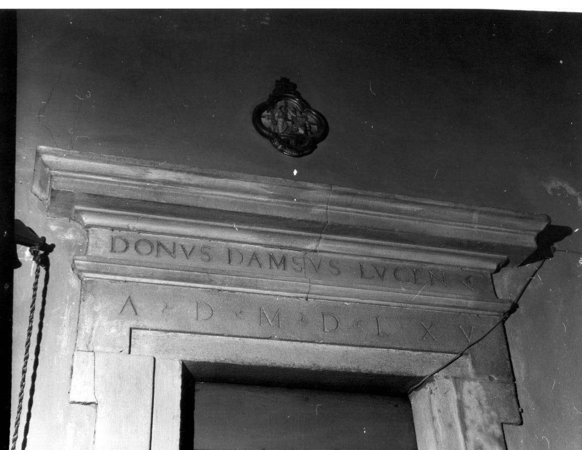 architrave di porta - bottega umbra (sec. XVI)