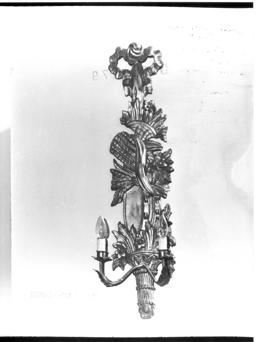 candeliere da parete di chiesa, coppia - bottega italiana (fine/inizio secc. XIX/ XX)