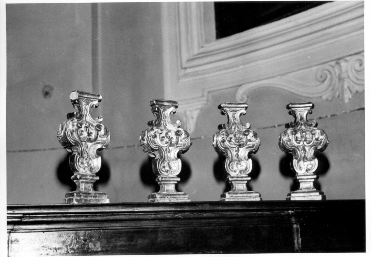 vaso d'altare, serie - bottega umbra (sec. XVIII)