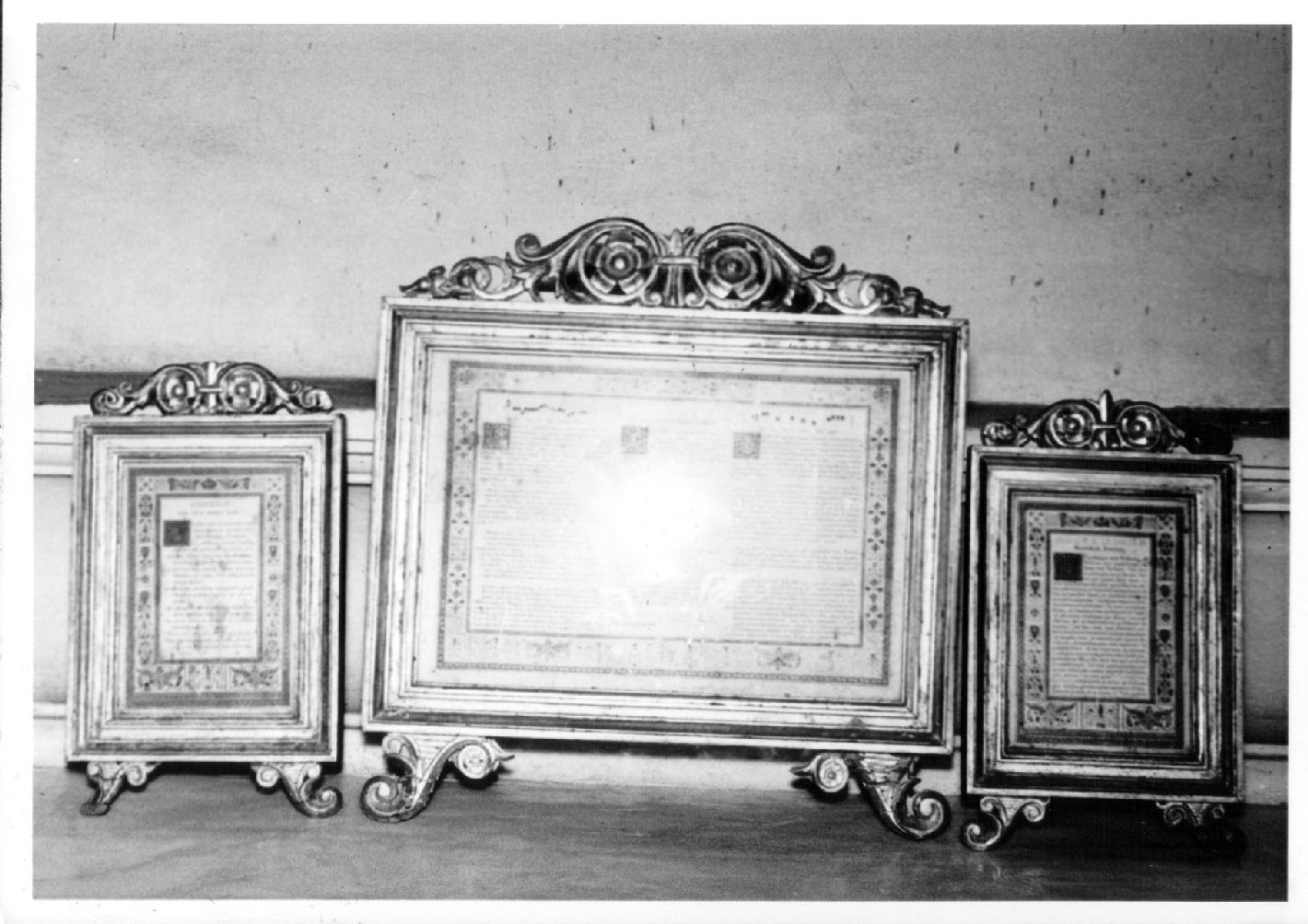 cartagloria, elemento d'insieme - bottega Italia centrale (sec. XIX)