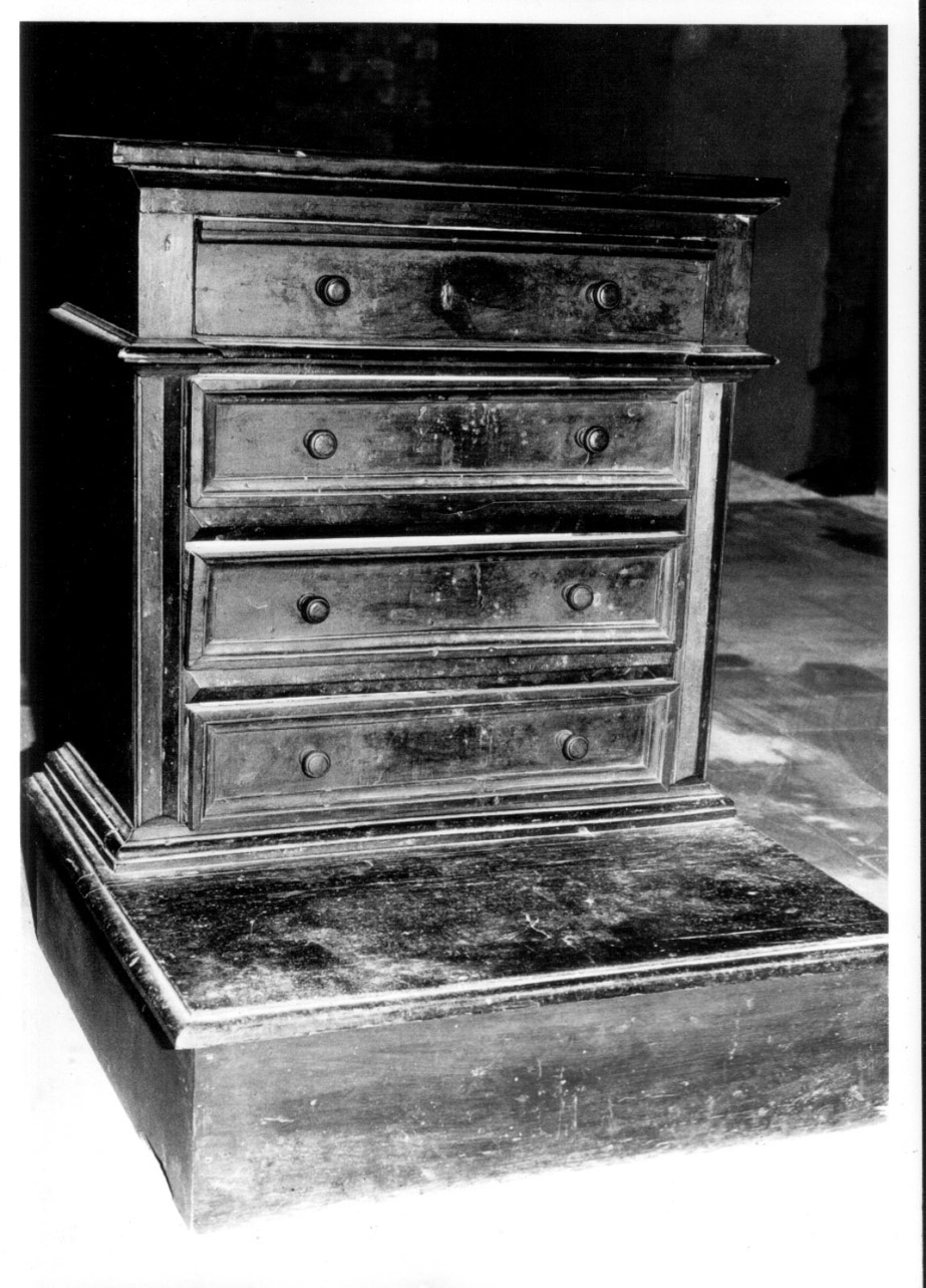 inginocchiatoio - a stipetto, opera isolata - bottega Italia centrale (sec. XVIII)