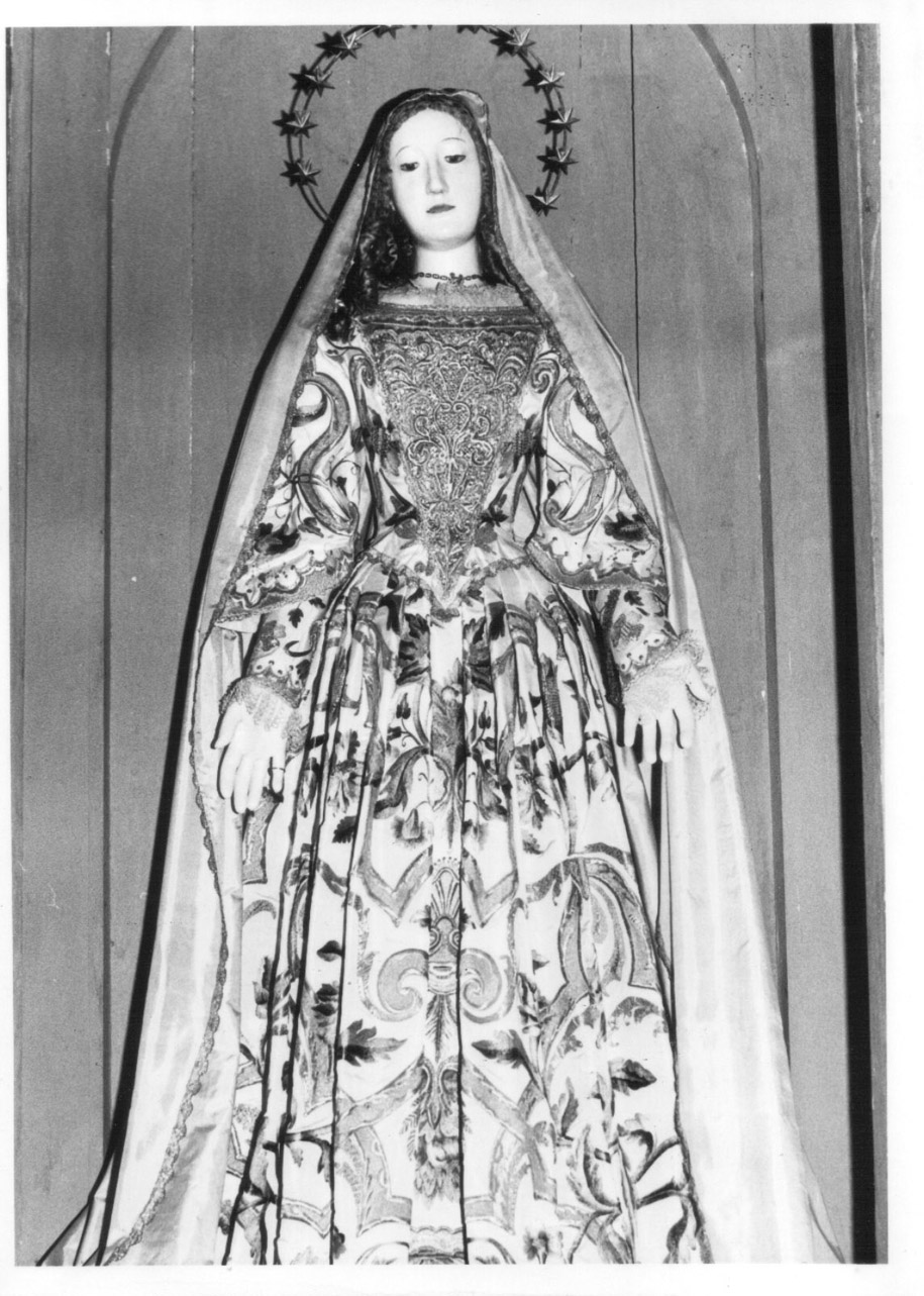 Madonna (statua, opera isolata) - bottega Italia centrale (sec. XVIII)