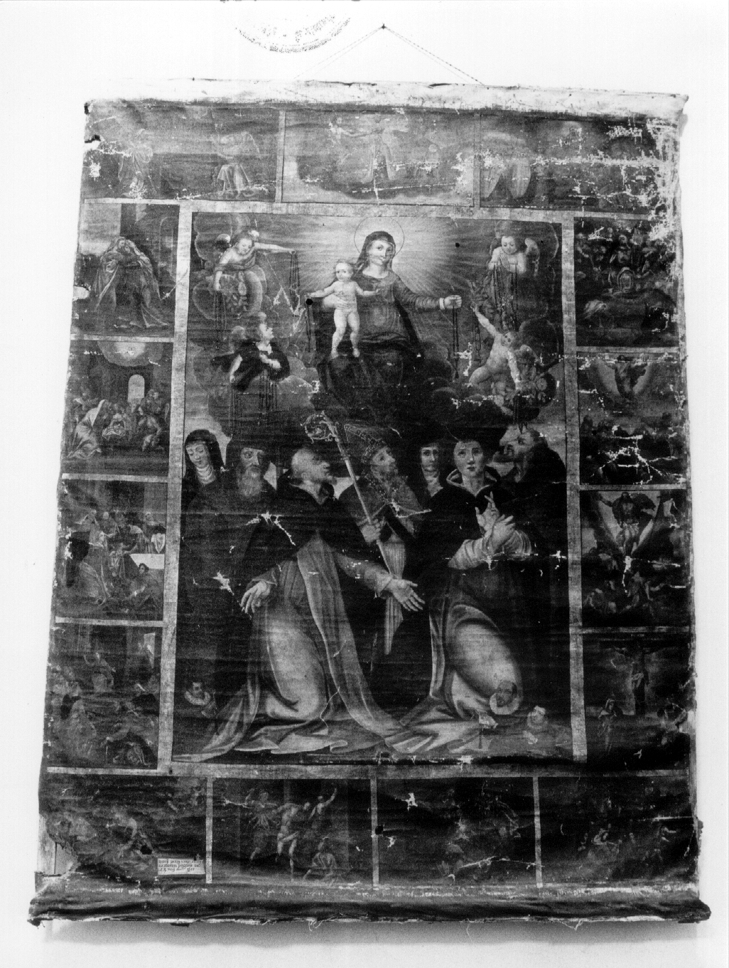 Madonna del Rosario con San Domenico e Santa Caterina, santi e misteri del rosario (dipinto, opera isolata) di Ricci Domenico (sec. XVII)