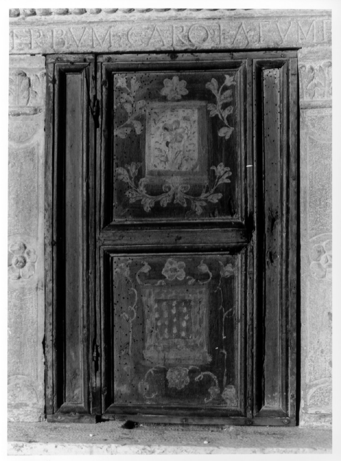 anta di armadietto per oli santi, insieme - bottega umbra (prima metà sec. XVI)