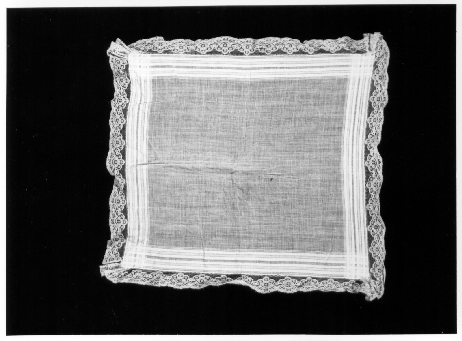 fazzoletto, opera isolata - manifattura italiana (ultimo quarto sec. XIX)