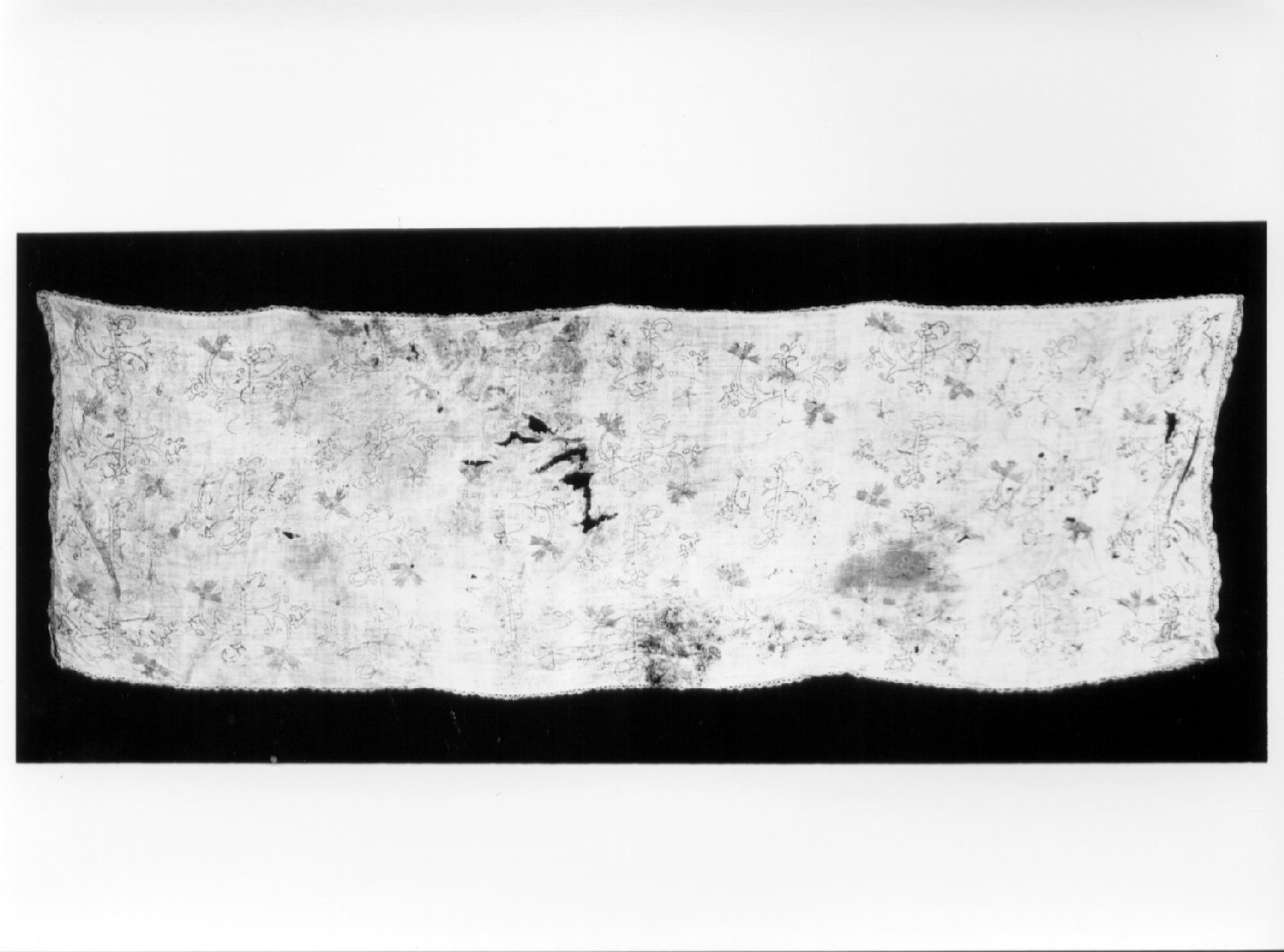 tovaglia, opera isolata - manifattura umbra (prima metà sec. XVII)