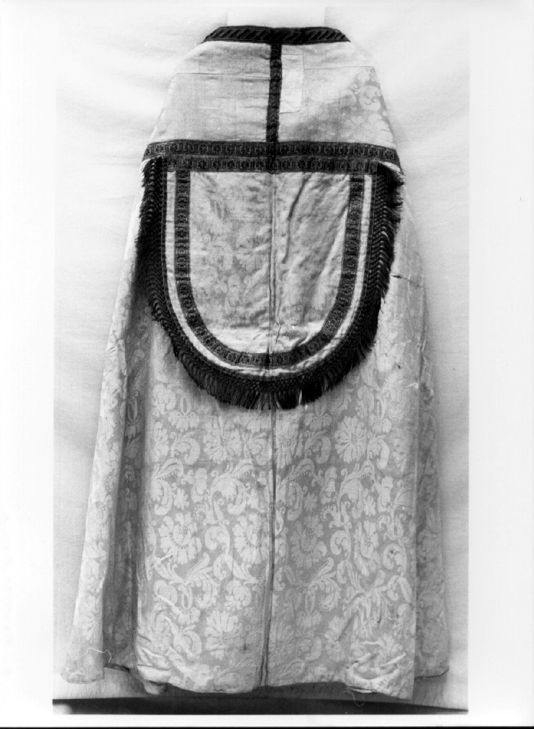 piviale, opera isolata - manifattura Italia centrale (metà sec. XVII)