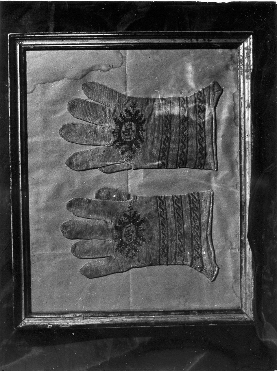 guanti, paio - manifattura Italia centrale (sec. XVI)