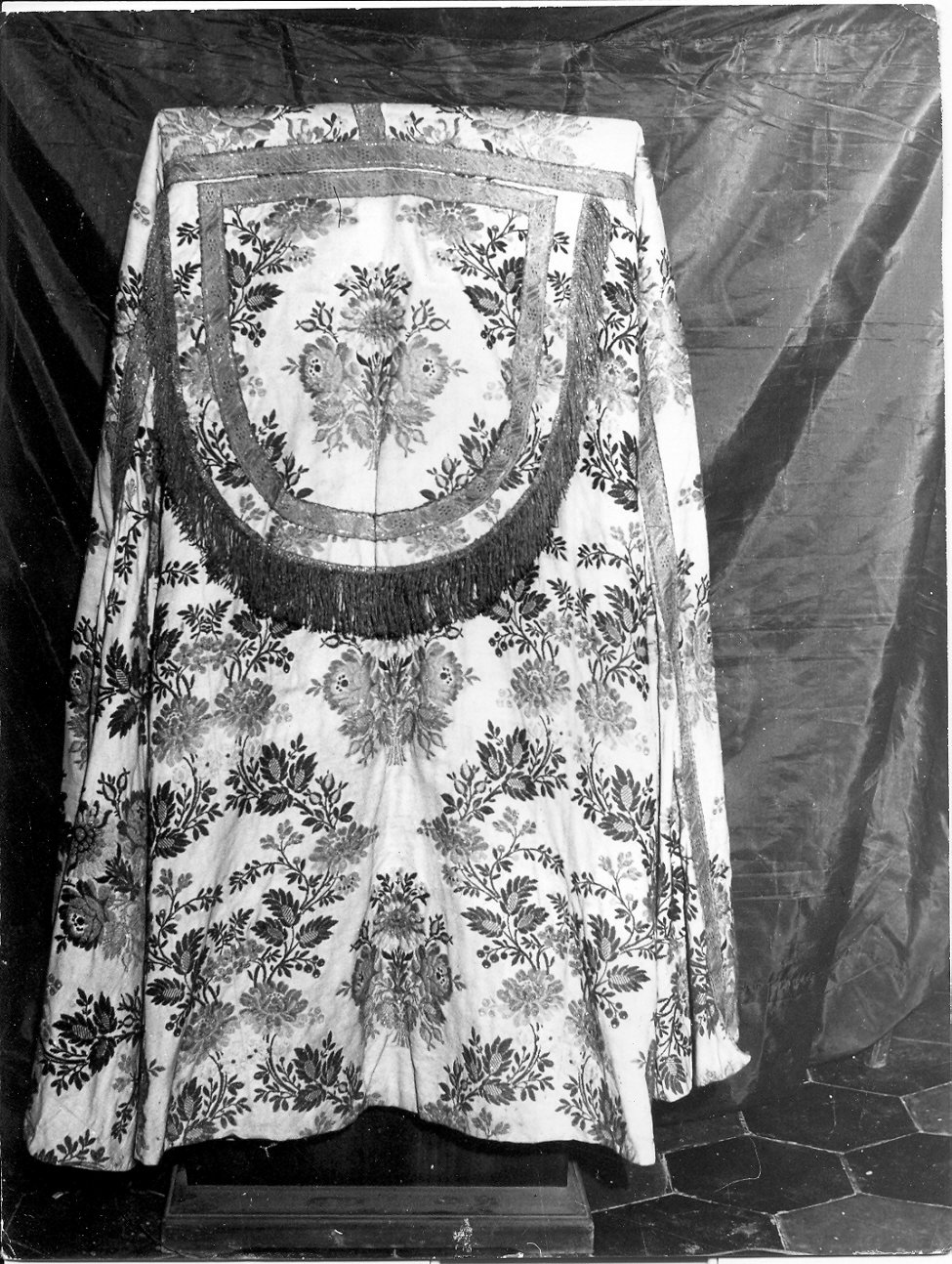 piviale, opera isolata - manifattura Italia centrale (sec. XVIII)