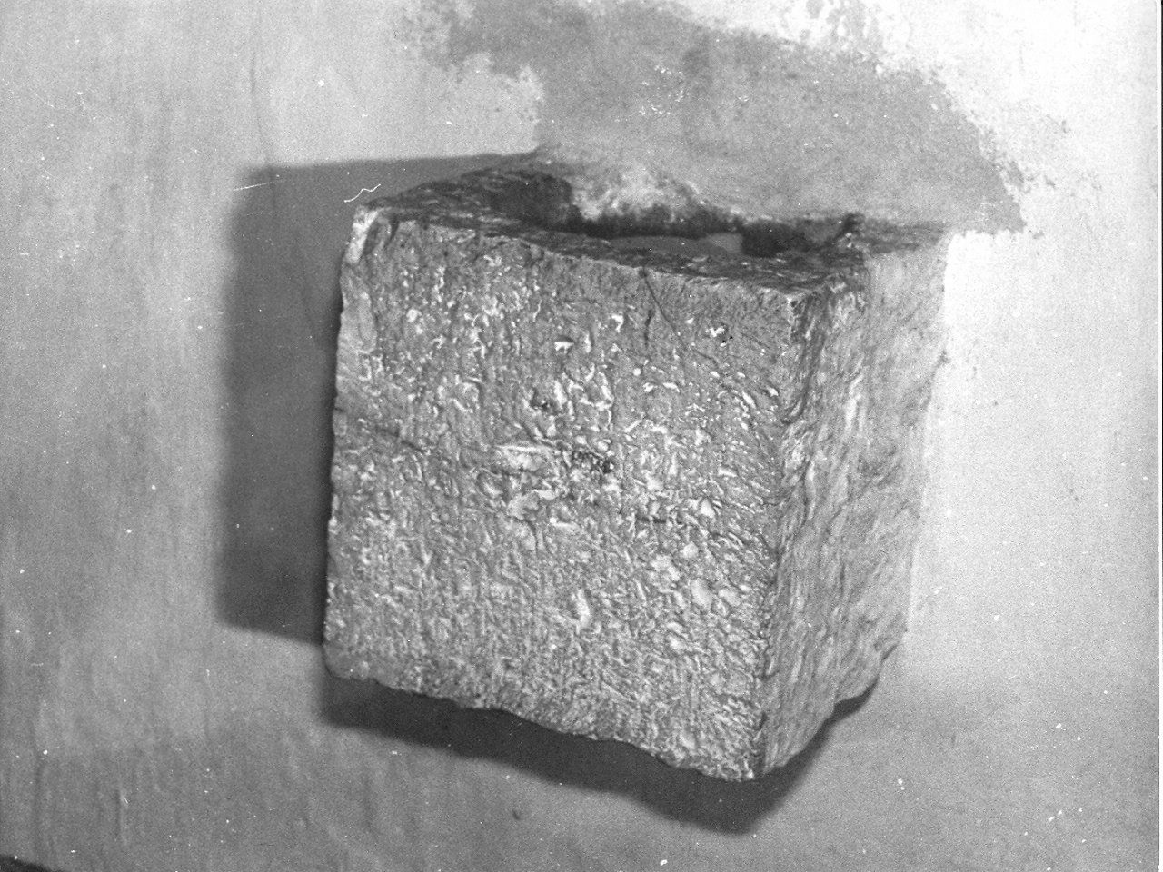 acquasantiera da parete, opera isolata - bottega Italia centrale (sec. XII)