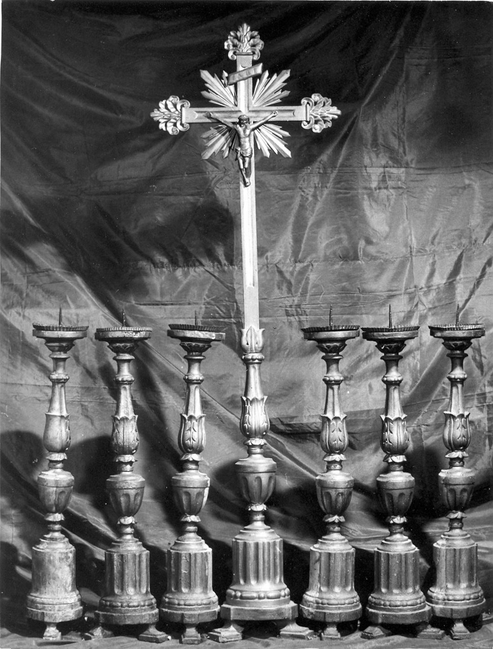 candeliere, elemento d'insieme - bottega umbra (sec. XIX)