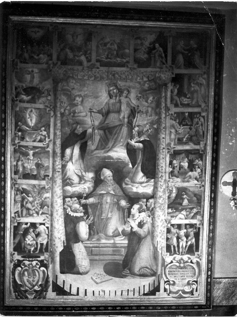 Madonna del Rosario e tredici misteri, Madonna con Bambino e altri personaggi (dipinto, opera isolata) di Vianelli Geronimo (attribuito) (sec. XVI)