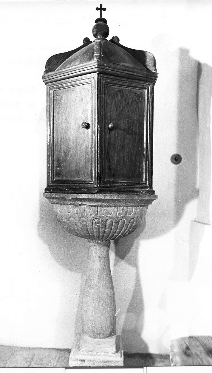 acquasantiera - a fusto, elemento d'insieme - bottega Italia centrale (sec. XVI)