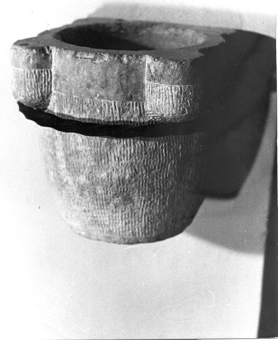 acquasantiera da parete, opera isolata - bottega umbra (sec. XII)