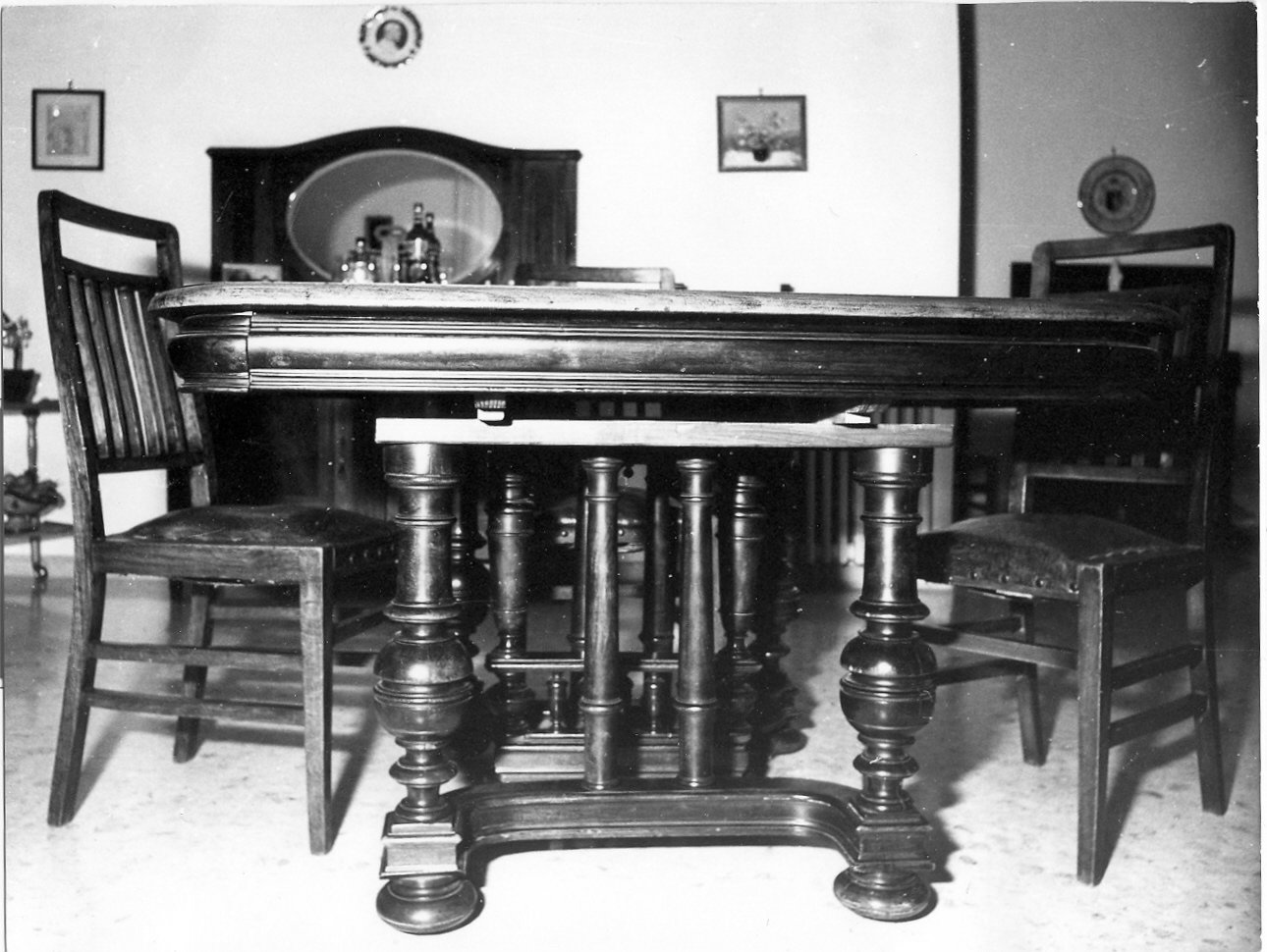 tavolo di sacrestia, elemento d'insieme - bottega Italia centrale (sec. XX)