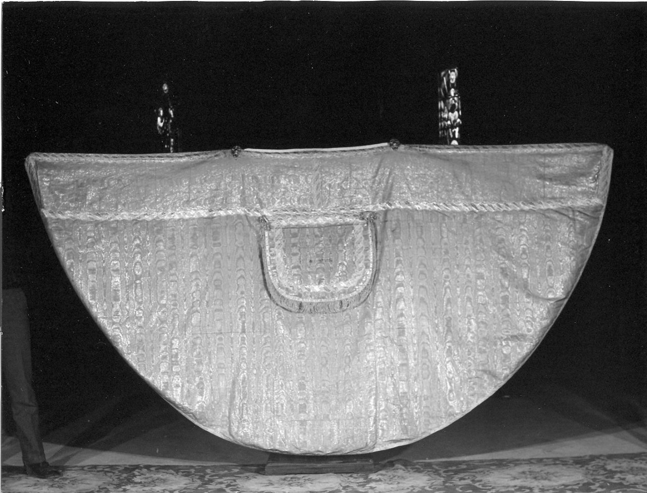 piviale, opera isolata - manifattura Italia centrale (sec. XVIII)