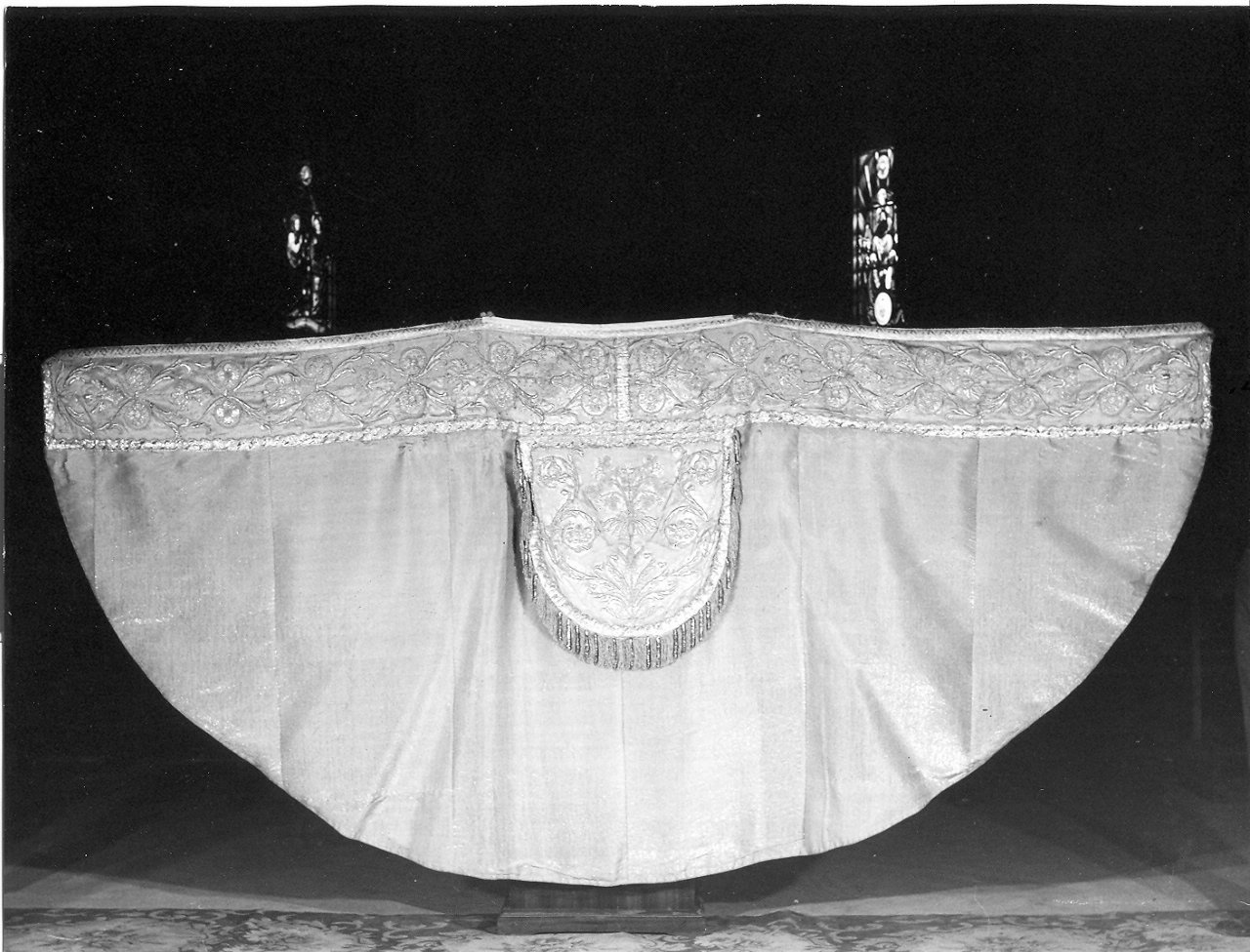 piviale, opera isolata - manifattura Italia centrale (sec. XVIII)