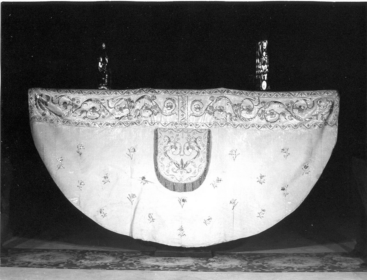 piviale, opera isolata - manifattura Italia centrale (sec. XVIII)