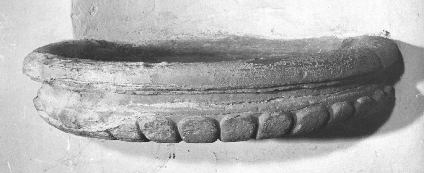 acquasantiera da parete, opera isolata - bottega Italia centrale (sec. XI)