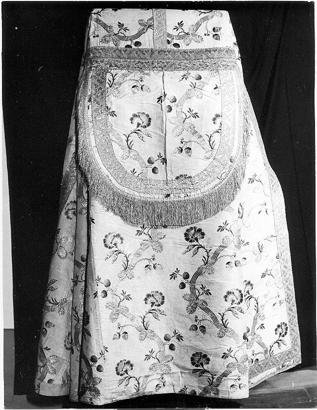 piviale, opera isolata - manifattura Italia centrale (sec. XVII)