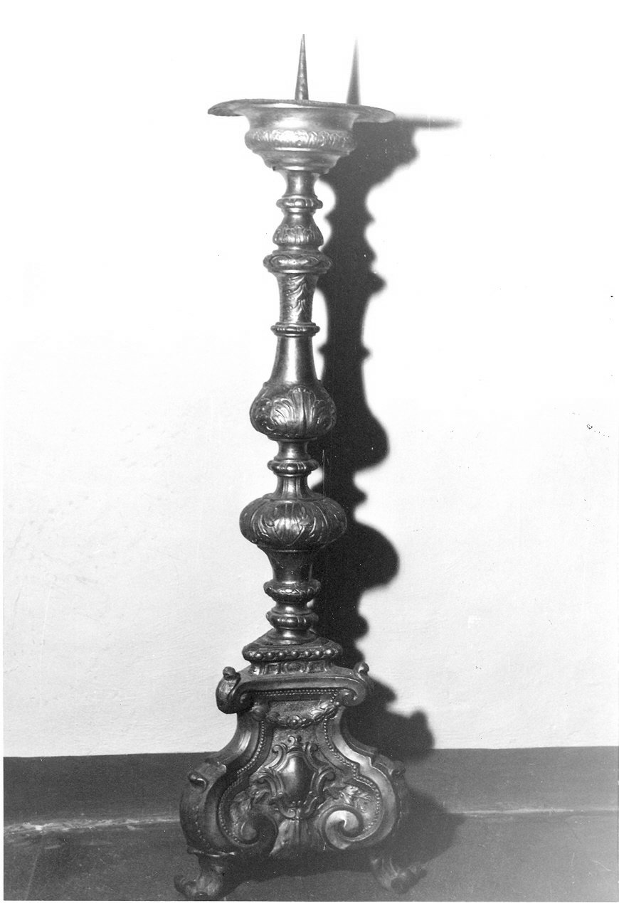 candeliere d'altare, serie - bottega umbra (sec. XVIII)