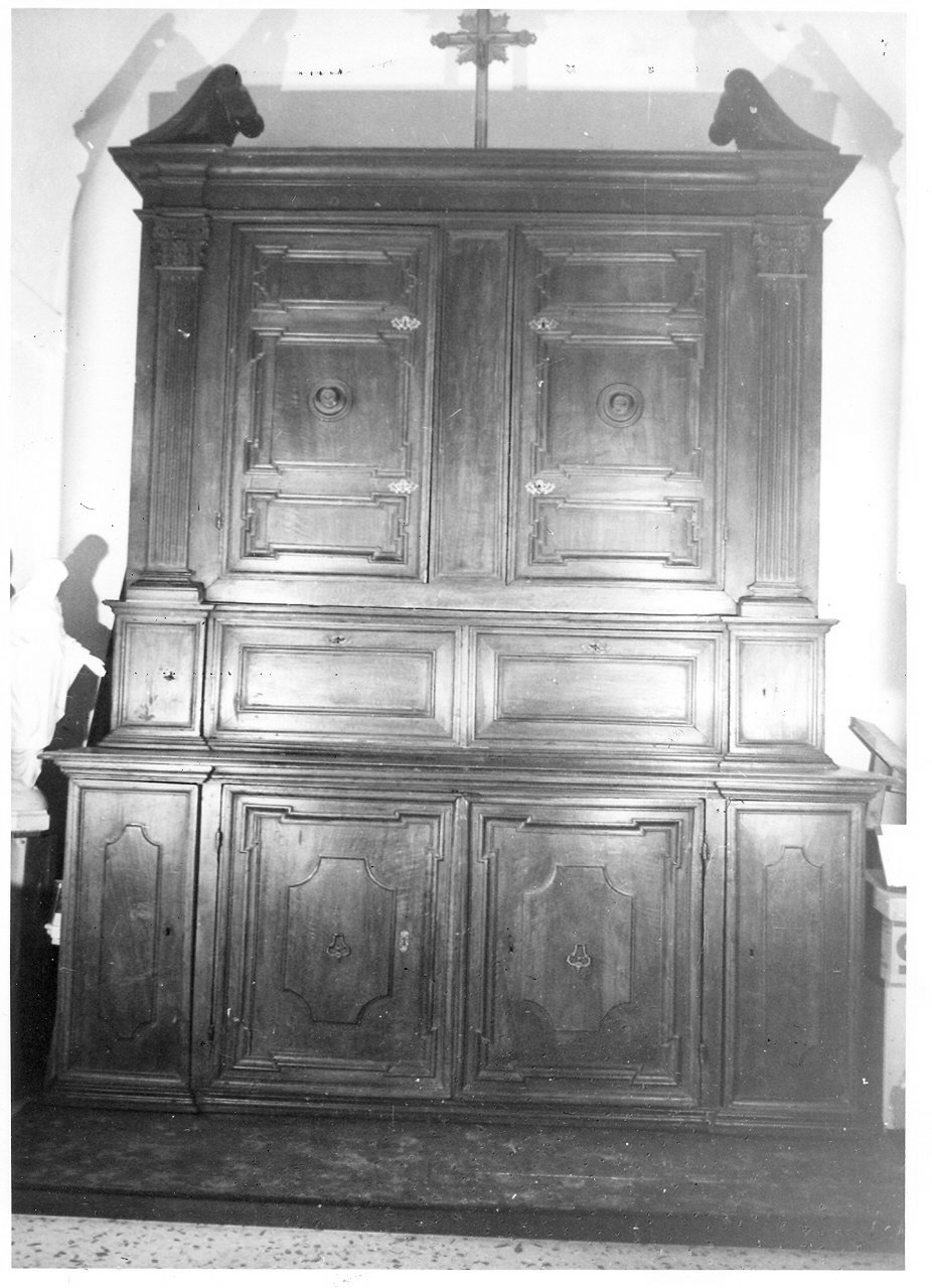 mobile da sacrestia con alzata, opera isolata - bottega umbra (sec. XVII)