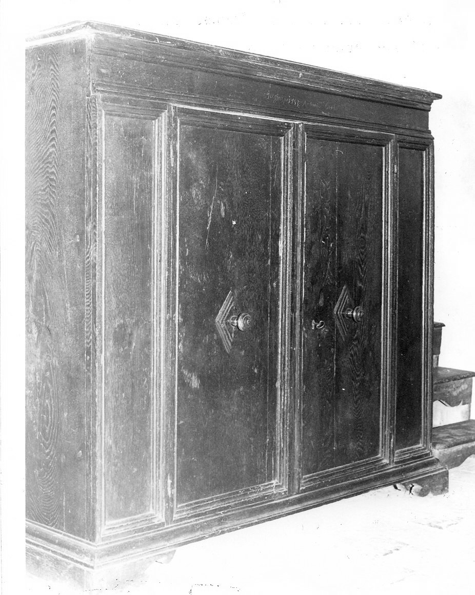 armadio da sacrestia, opera isolata - bottega Italia centrale (sec. XVIII)