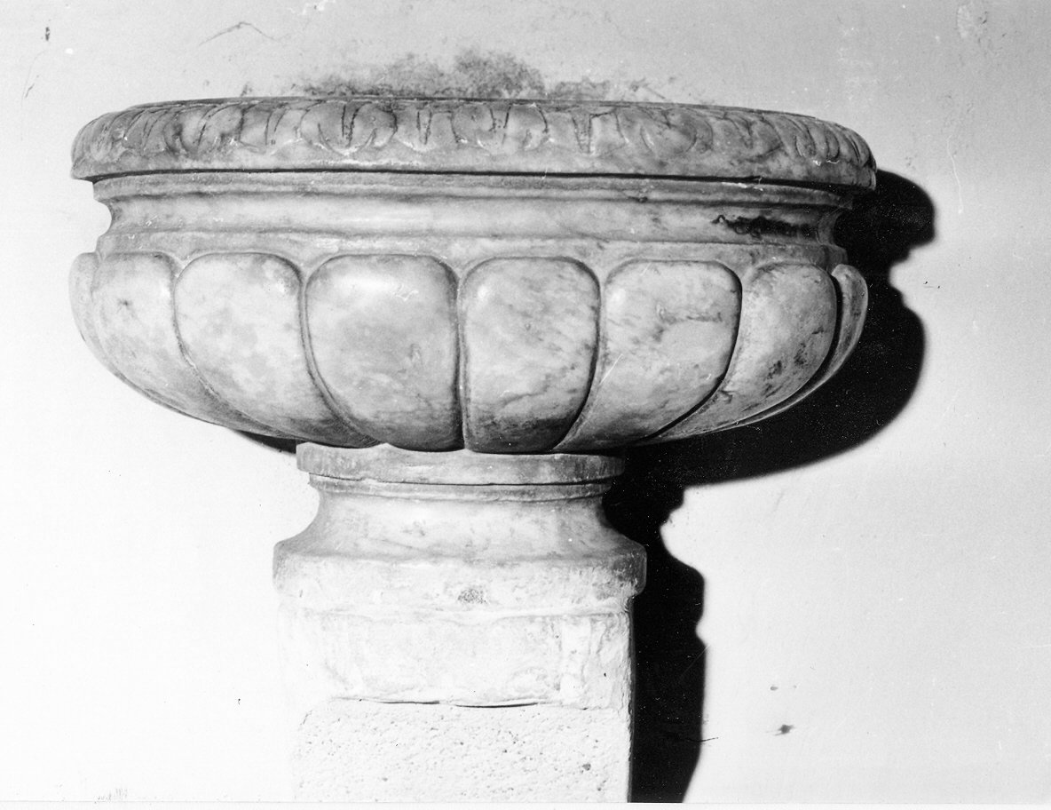 acquasantiera da parete, opera isolata - bottega Italia centrale (sec. XVIII)