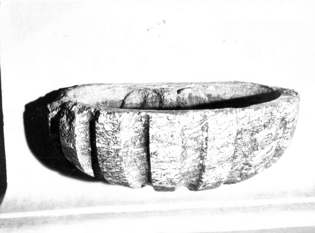 acquasantiera da parete, opera isolata - bottega umbra (sec. XVIII)