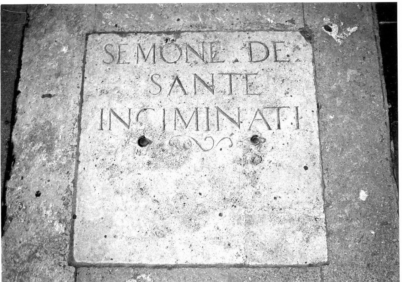 lapide tombale, opera isolata - bottega umbra (secc. XVI/ XVII)