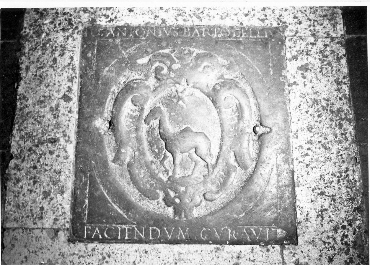 lapide tombale, opera isolata - bottega umbra (secc. XVI/ XVII)