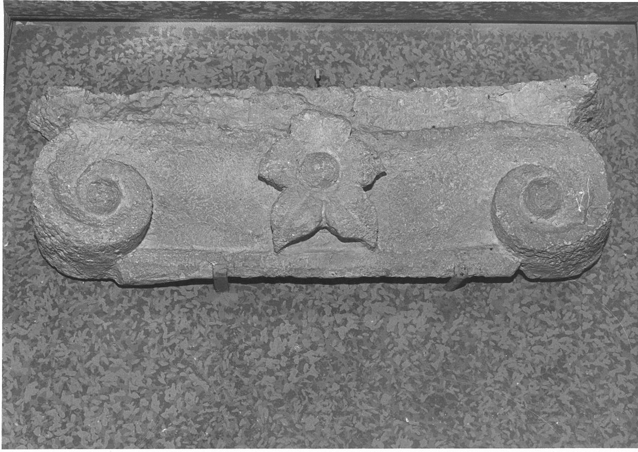 capitello, opera isolata - bottega italiana (sec. XX)