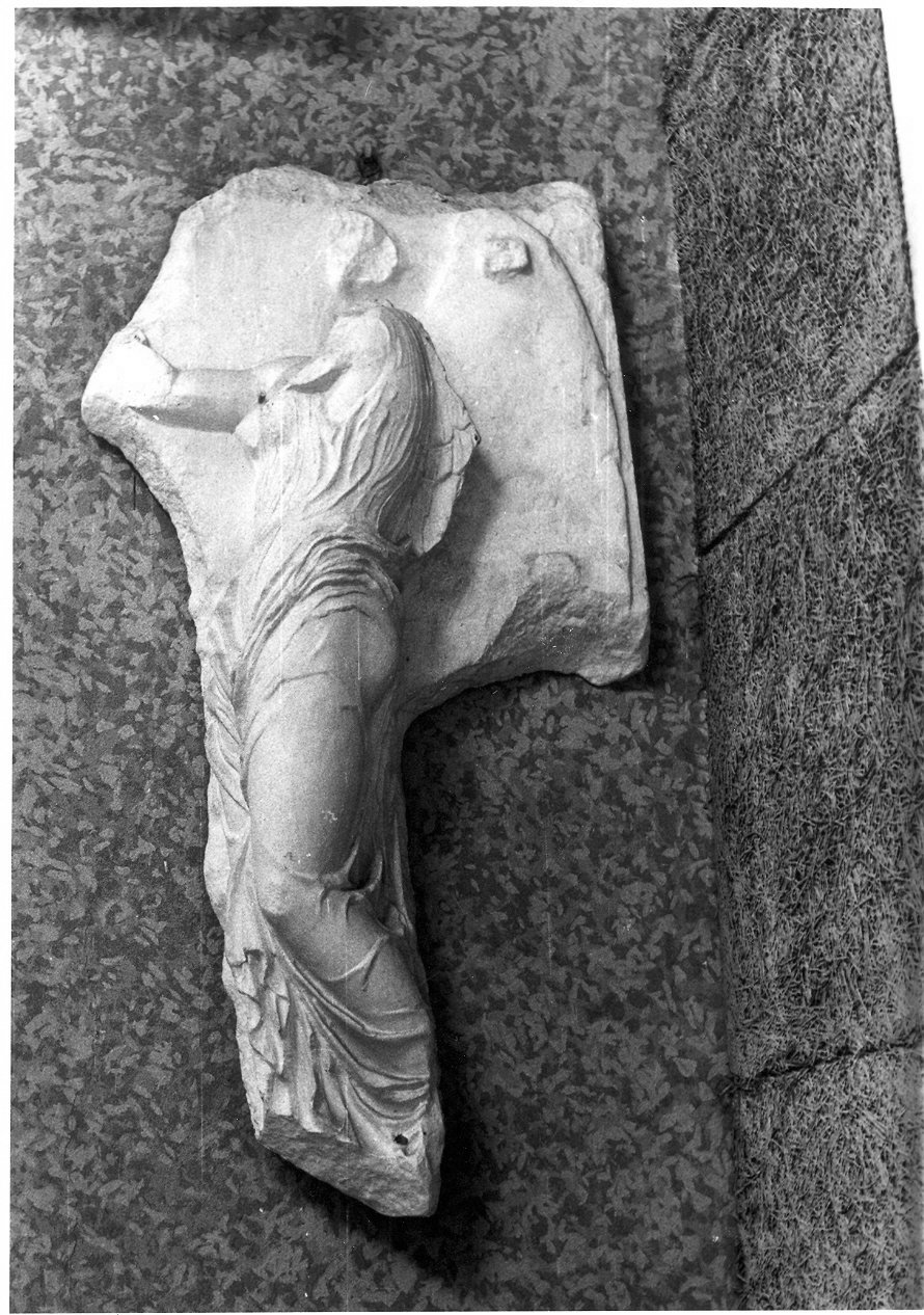 rilievo, frammento - bottega italiana (inizio sec. XX)