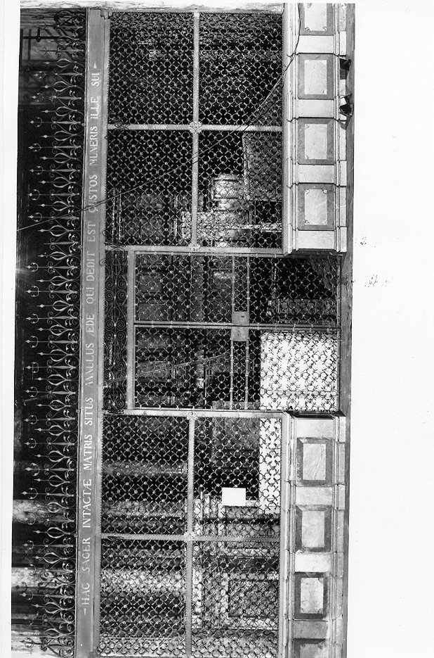 cancellata di cappella, insieme - bottega Italia centrale (sec. XVI)