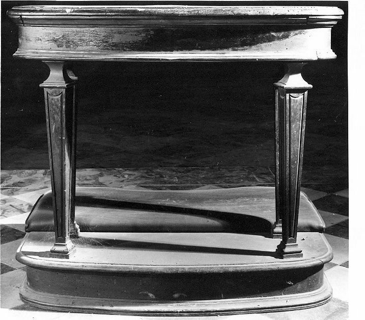 inginocchiatoio - a montanti sagomati, opera isolata - bottega umbra (sec. XIX)