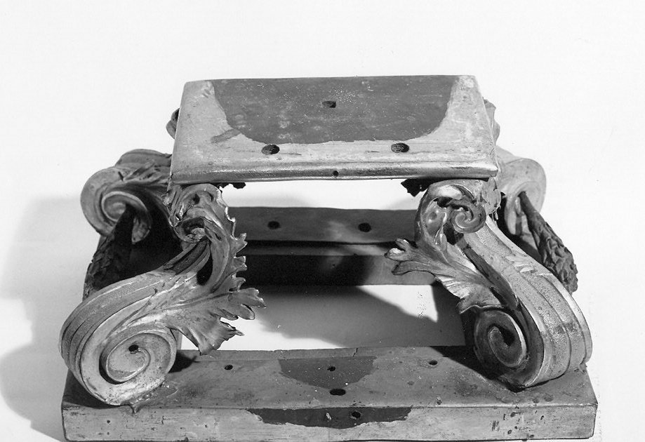 basamento, opera isolata - bottega umbra (sec. XVIII)