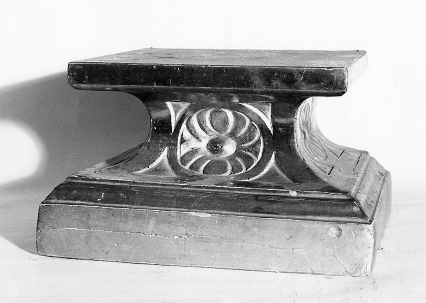 basamento, opera isolata - bottega umbra (sec. XIX)