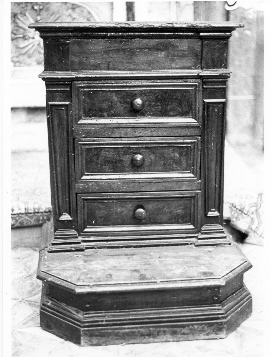 inginocchiatoio, opera isolata - bottega umbra (fine/inizio secc. XVII/ XVIII)