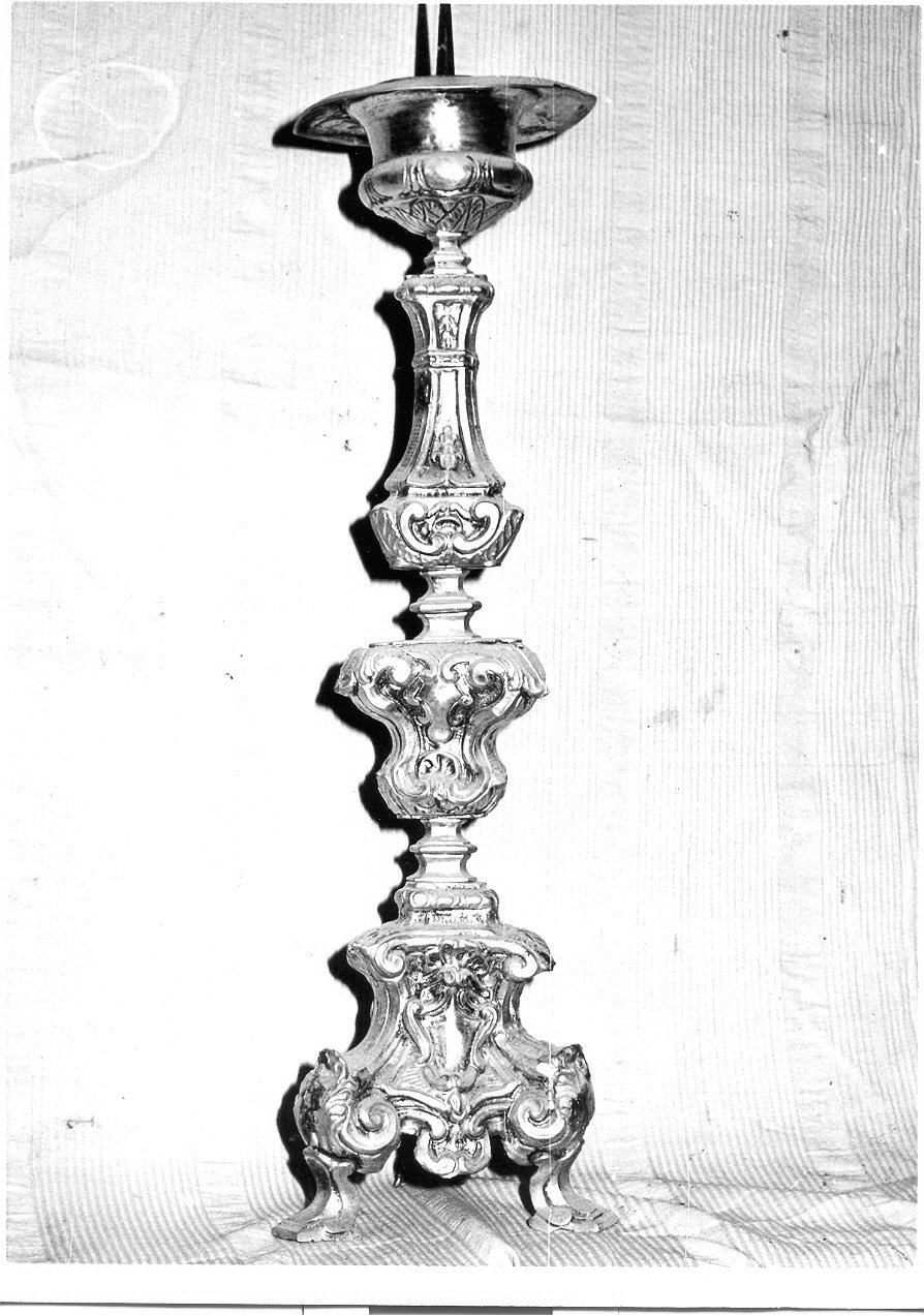 candeliere d'altare, serie - bottega Italia centrale (sec. XVIII)