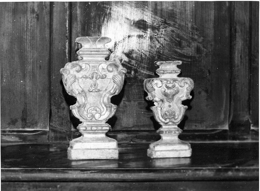 vaso d'altare per composizione floreale, serie - bottega Italia centrale (prima metà sec. XVIII)