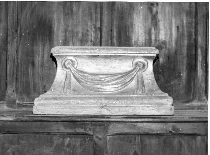 base, opera isolata - bottega umbra (fine sec. XVIII)