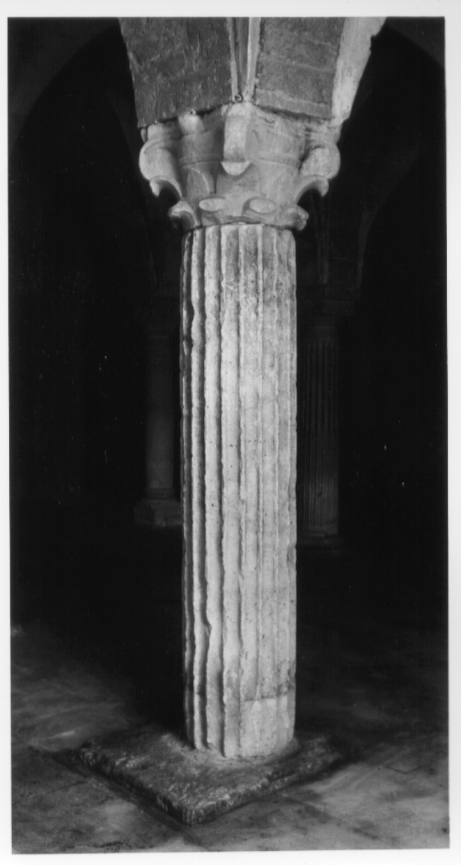 colonna, elemento d'insieme - bottega Italia centro-meridionale (sec. XII)