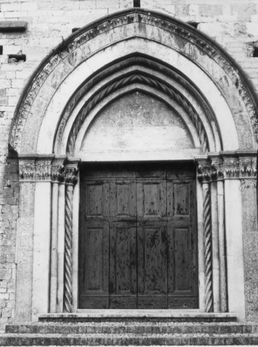 portale - a sesto acuto - bottega Italia centrale (seconda metà sec. XIV)