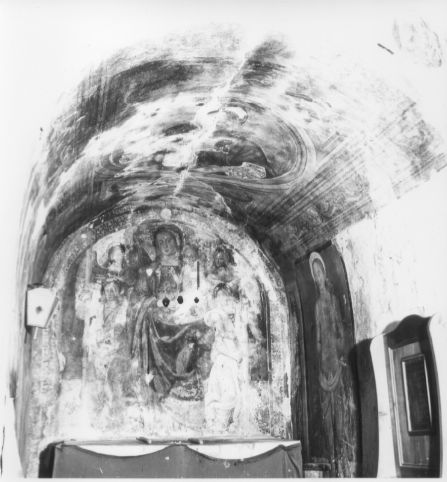 Madonna di Loreto tra San Sebastiano e Dio Padre benedicente (dipinto, complesso decorativo) di Giovanni di Pietro detto Spagna (scuola) (prima metà sec. XVI)