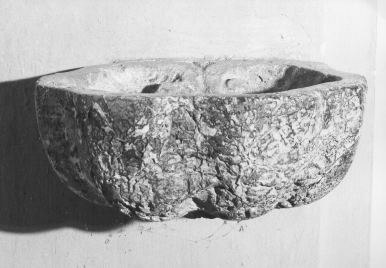 acquasantiera, opera isolata - bottega Italia centrale (sec. XVIII)