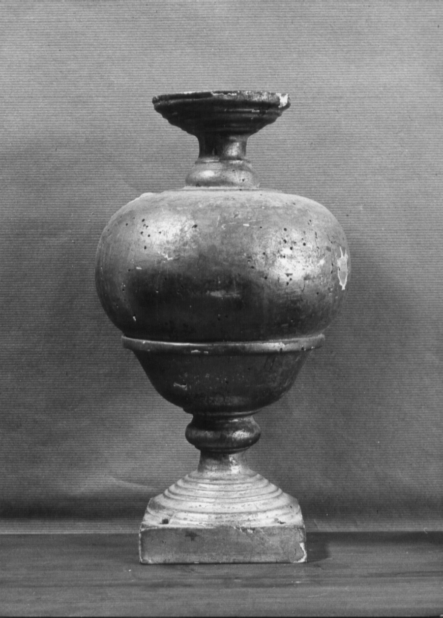vaso d'altare per composizione floreale, opera isolata - bottega Italia centrale (prima metà sec. XVII)