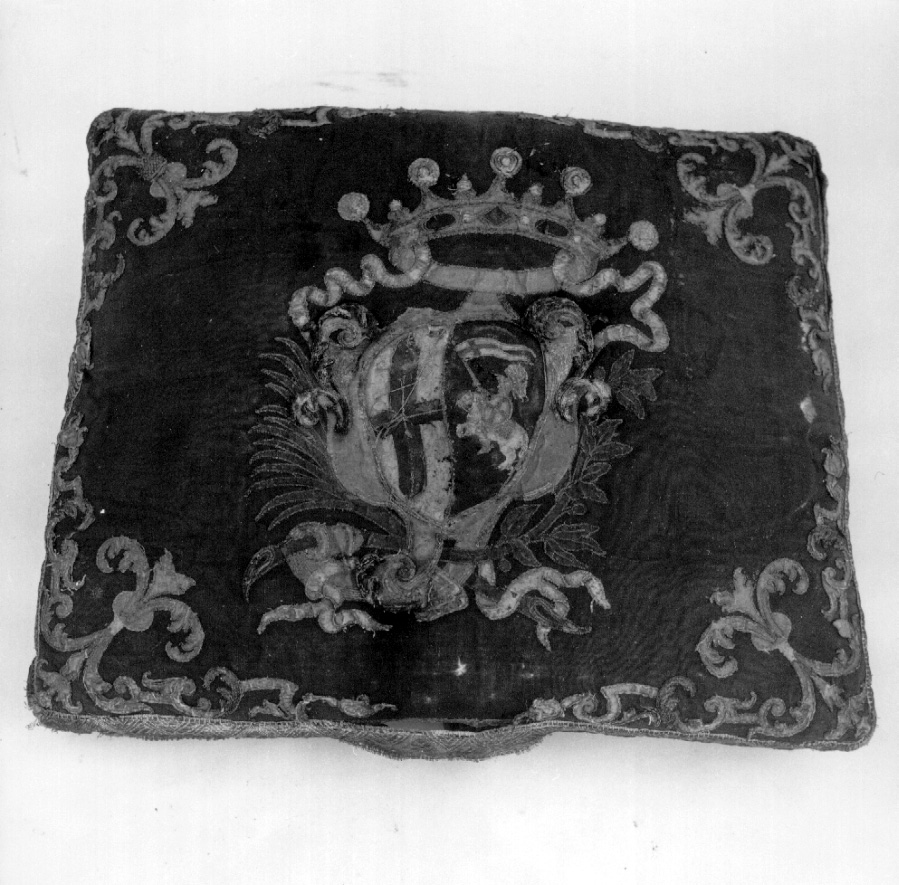 stemma comunale (cuscino, opera isolata) - manifattura umbra (sec. XVIII)