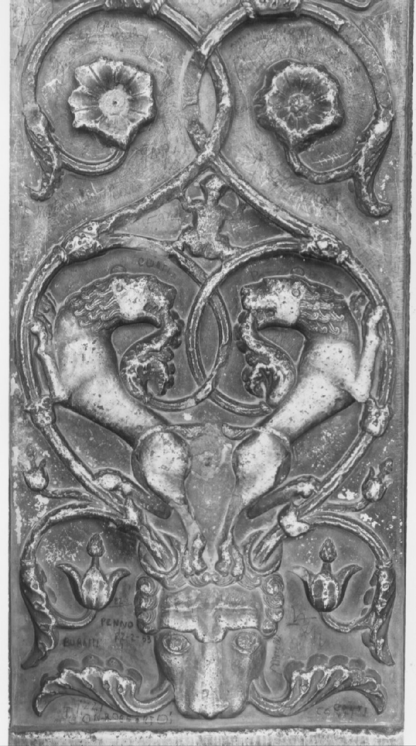 motivi decorativi a girali (stipite, elemento d'insieme) - bottega umbra (seconda metà sec. XII)