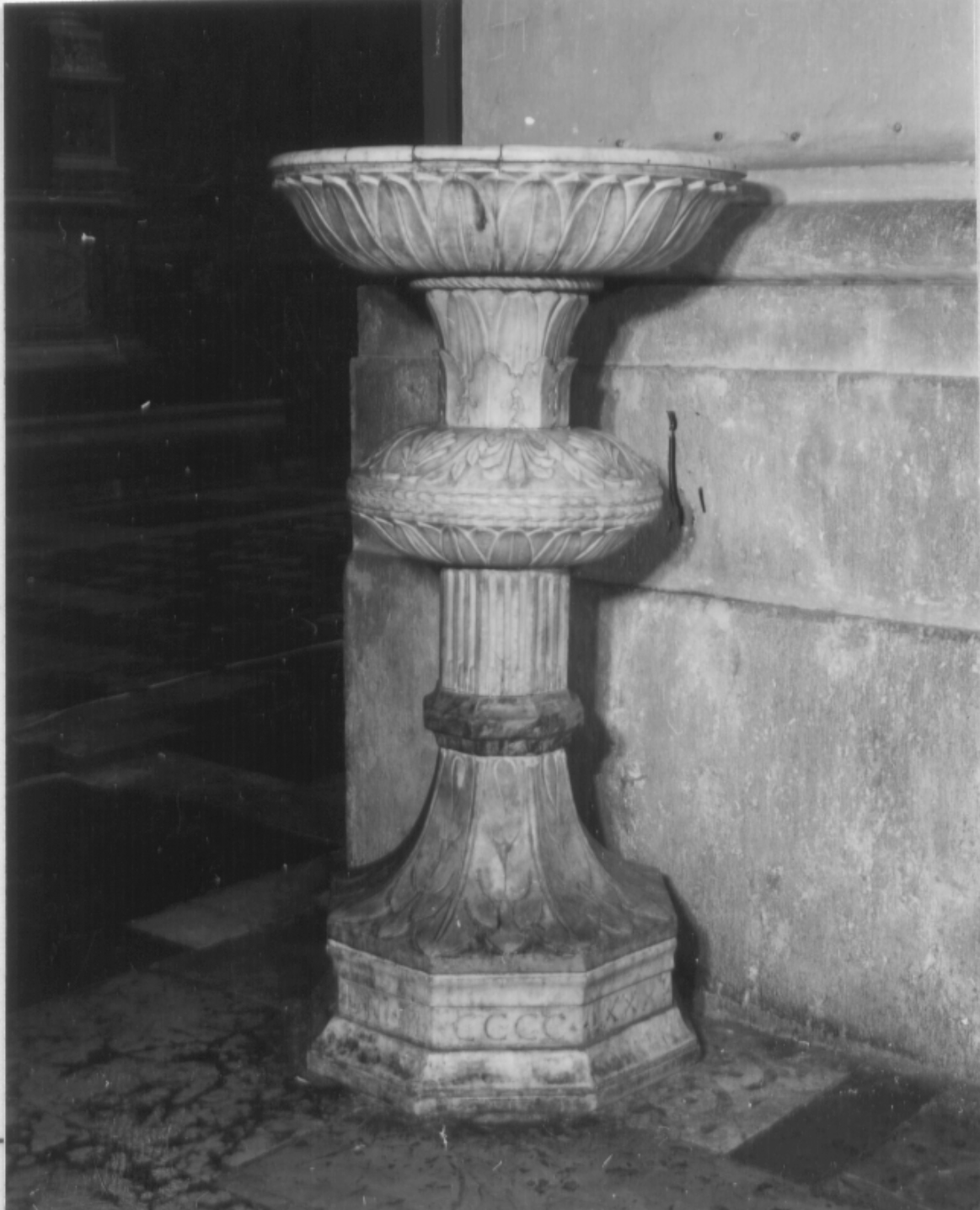 acquasantiera, opera isolata - bottega umbra (sec. XV)
