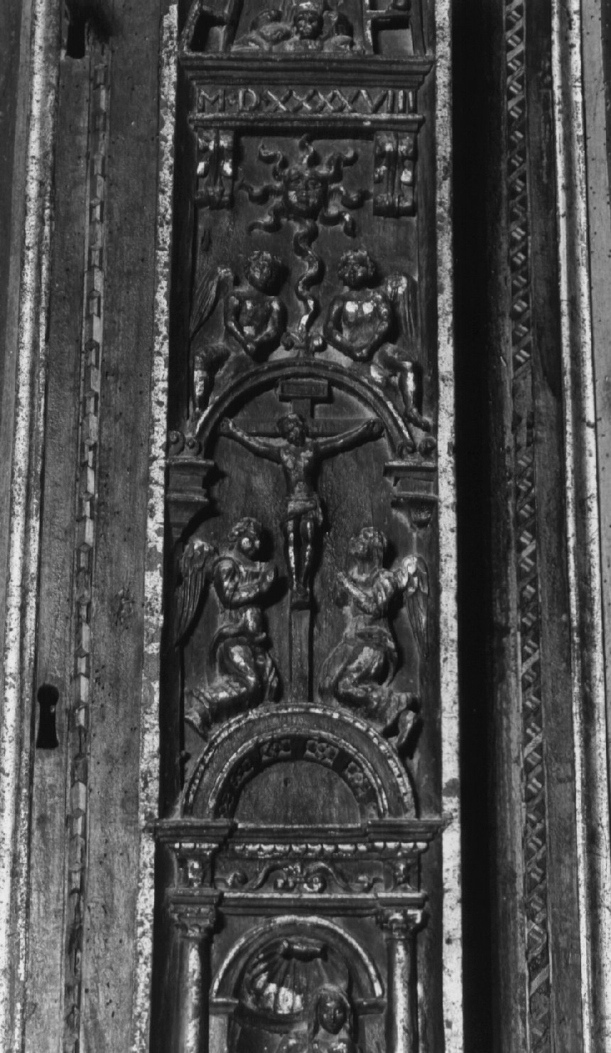 decorazioni a candelabra, Cristo crocefisso, Deposizione dalla croce, Madonna con Bambino ed Angeli (parasta, insieme) di Giovanni d'Andrea di Ser Moscato (attribuito), Mariotti Damiano (attribuito), Lorenzo detto Ciampichetto (attribuito) (metà sec. XVI)